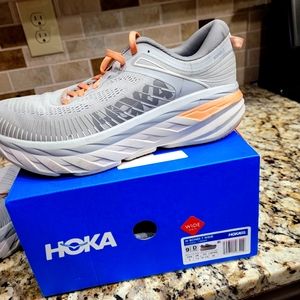 HOKA SZ 9 LADIES